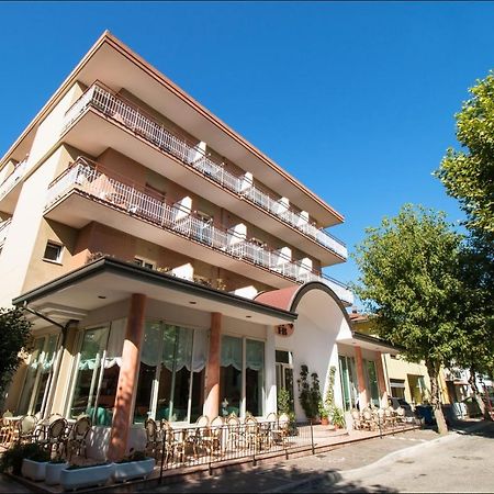 Hotel Belfiore Мизано-Адриатико Экстерьер фото